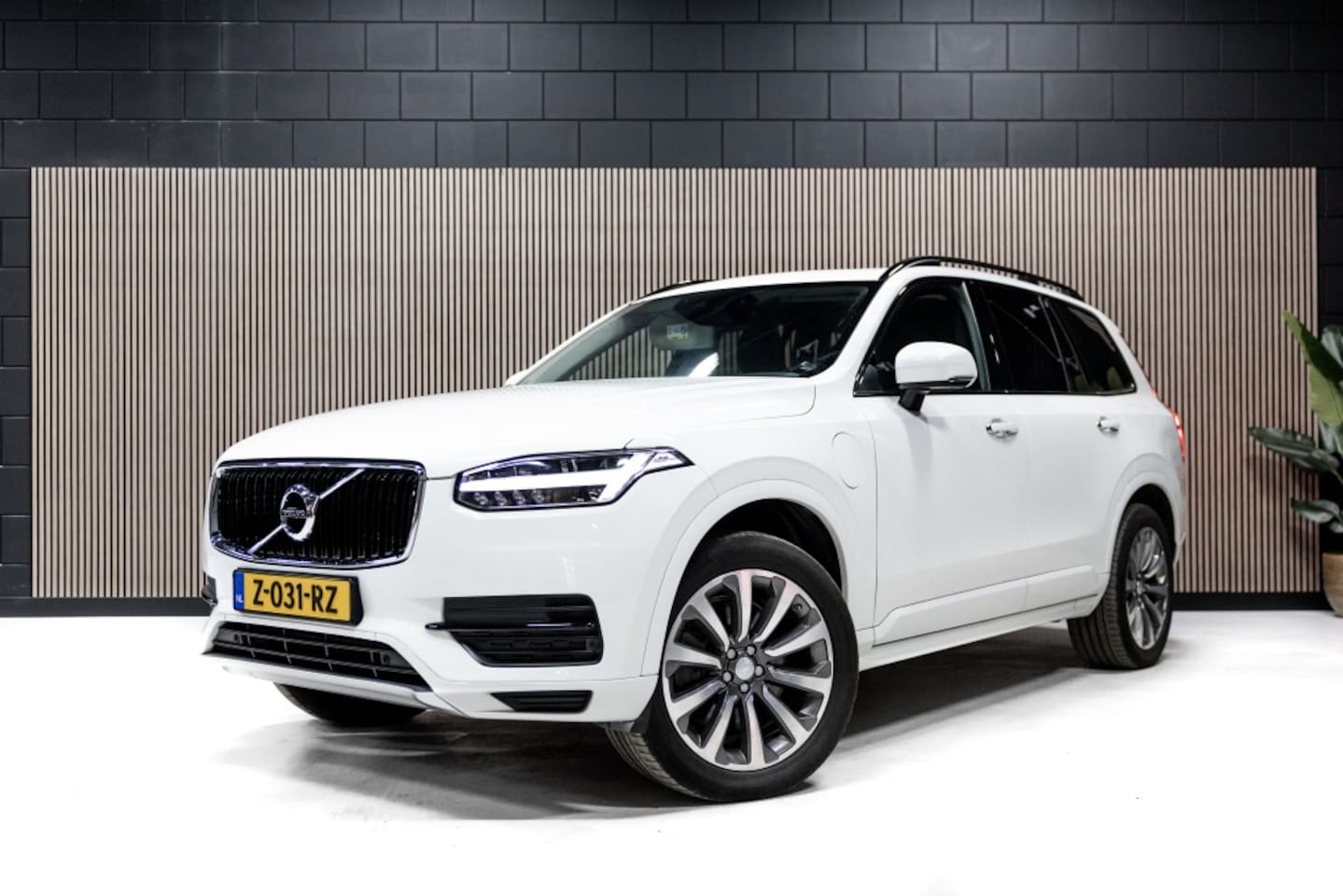 Volvo XC90 - 2.0 T8 TE AWD Insc. | 7 PERS. | LEER | PANO | - AutoWereld.nl