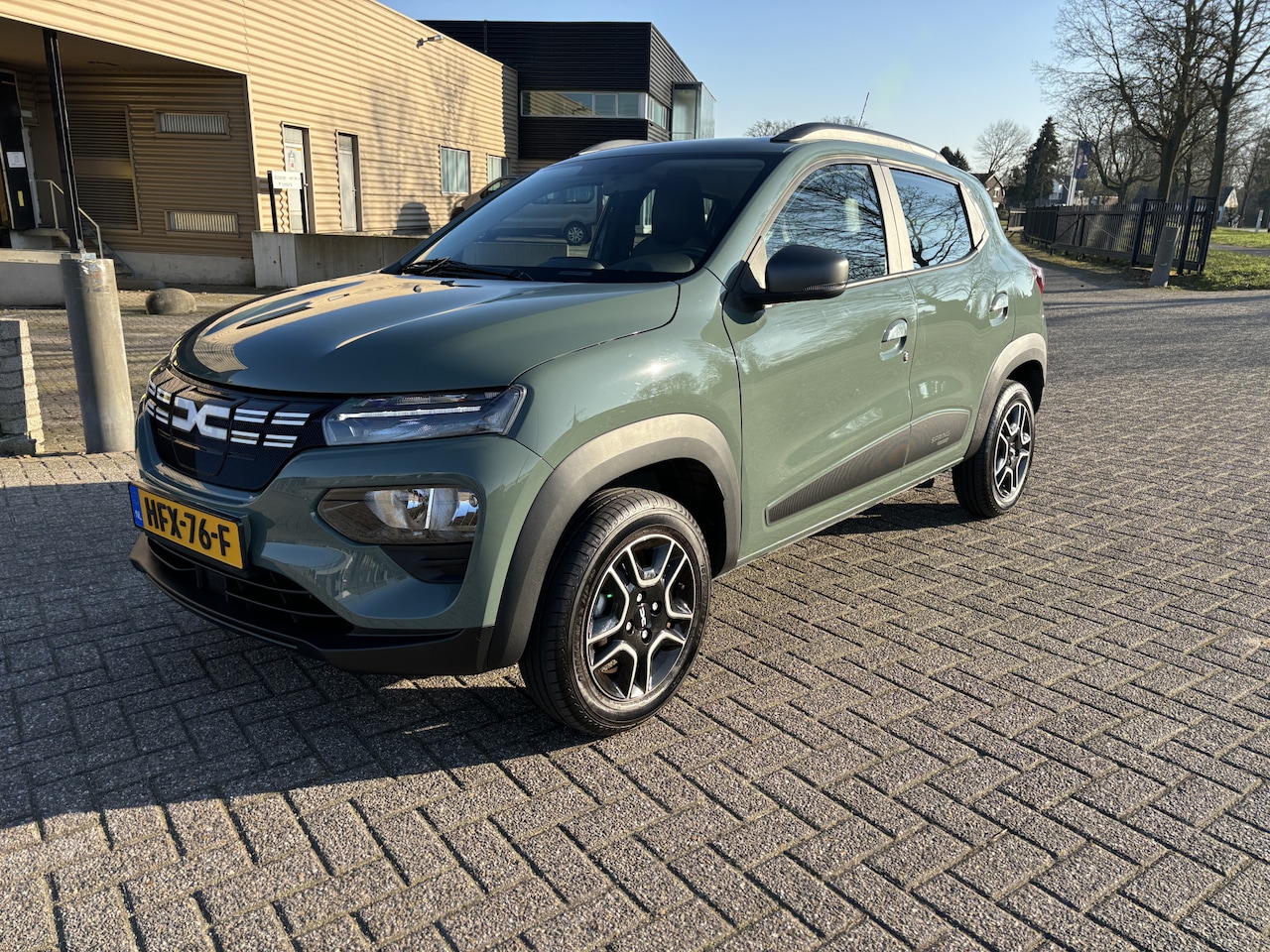 Dacia Spring - Automaat Expression 27 kWh [ fm navi,camera,leer,lmv,airco,apple carplay ] - AutoWereld.nl