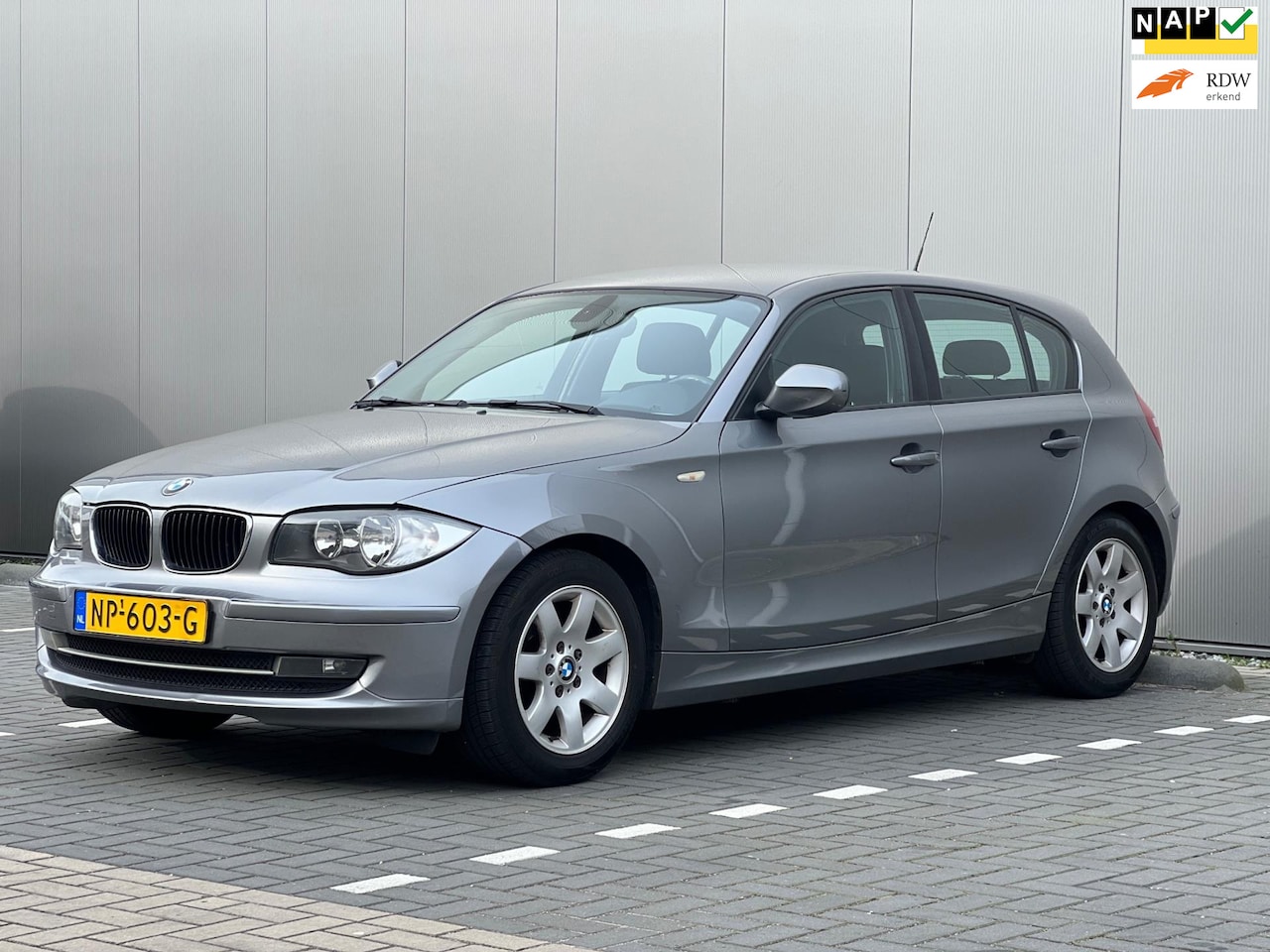 BMW 1-serie - 116i Business Line | Navigatie | Climate control | Parkeersensoren - AutoWereld.nl