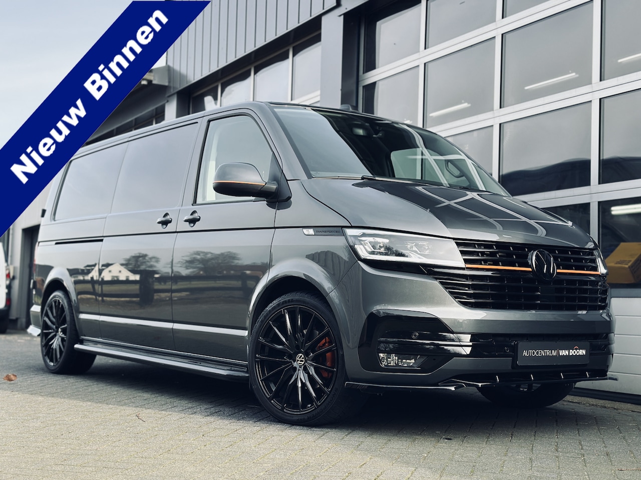 Volkswagen Transporter - 2.0 TDI 150pk | DSG | Lang | DEMO | Black Edition | LED | Standkachel | Adapt. Cruise | Tr - AutoWereld.nl