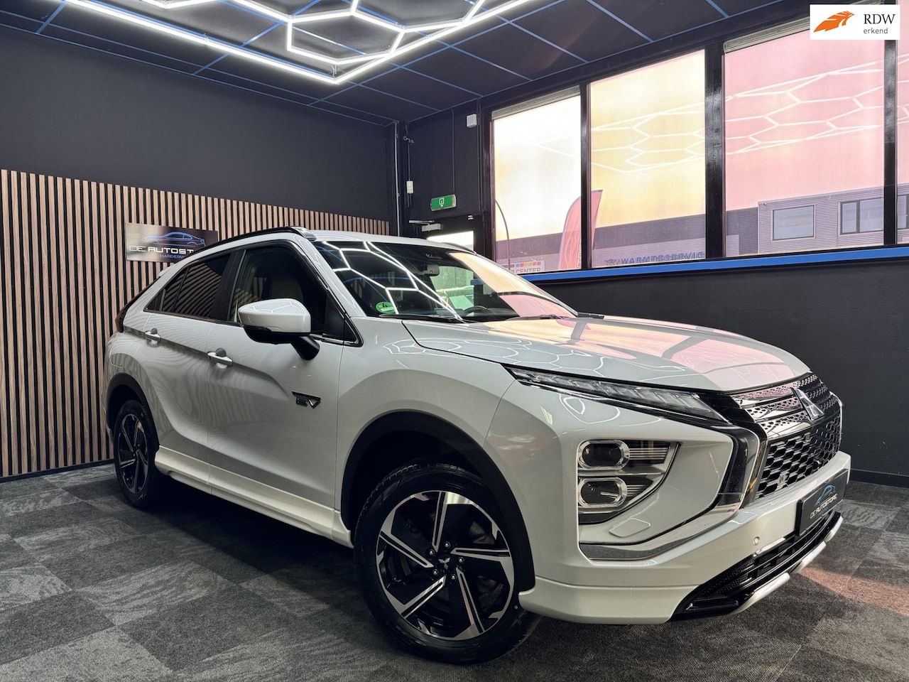 Mitsubishi Eclipse Cross - 2.4 PHEV Executive 1e Eig 19000km!!! Navi Leder Alcantara Trekhaak Vol opties!!! - AutoWereld.nl