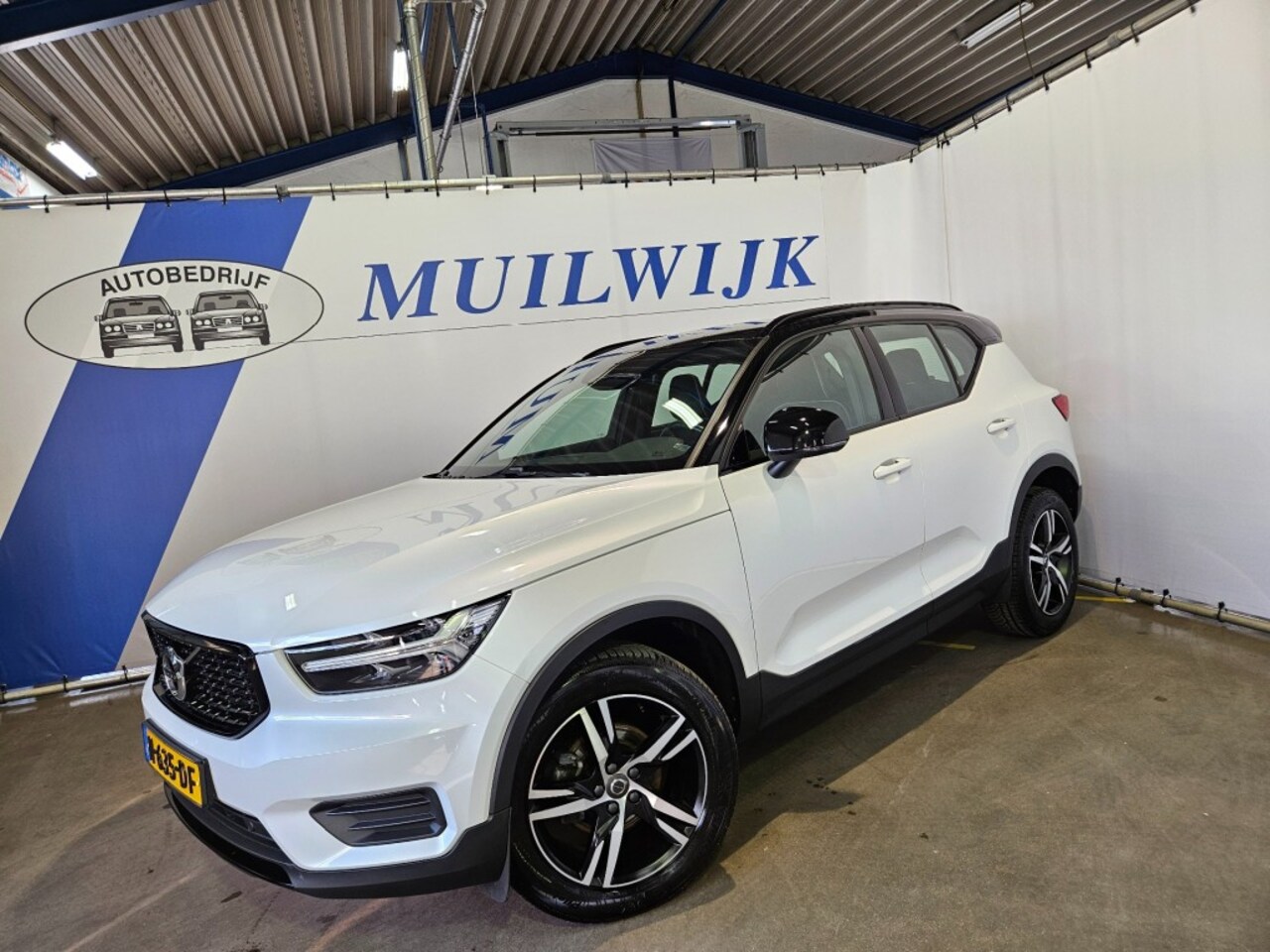 Volvo XC40 - 1.5 T3 R-Design / Navi / Camera / NL Auto - AutoWereld.nl