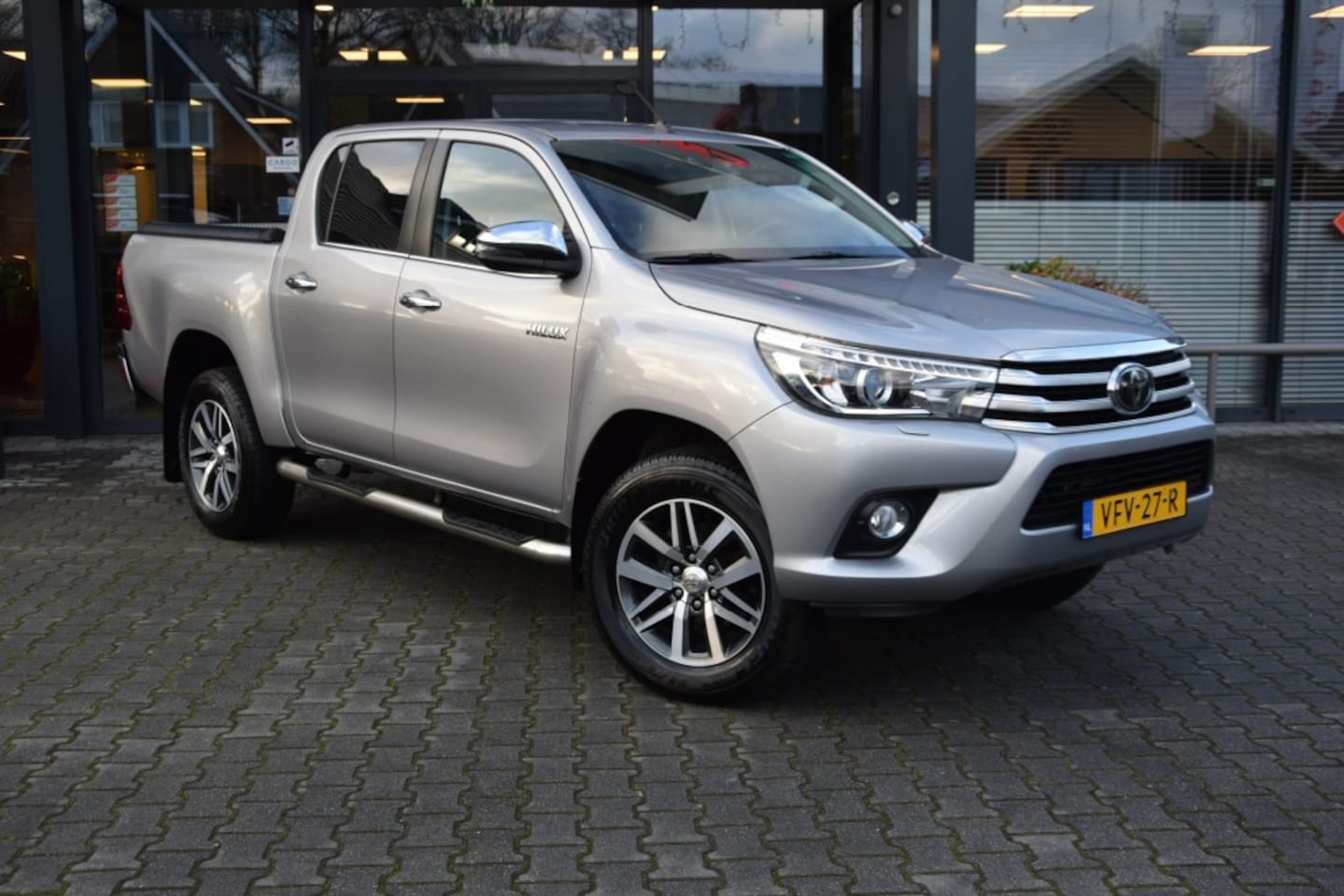 Toyota HiLux - 2.4 D-4D DUBBEL CABIN EXECUTIVE BE TREKKER A/T 5 SITZ 4WD VAN - AutoWereld.nl