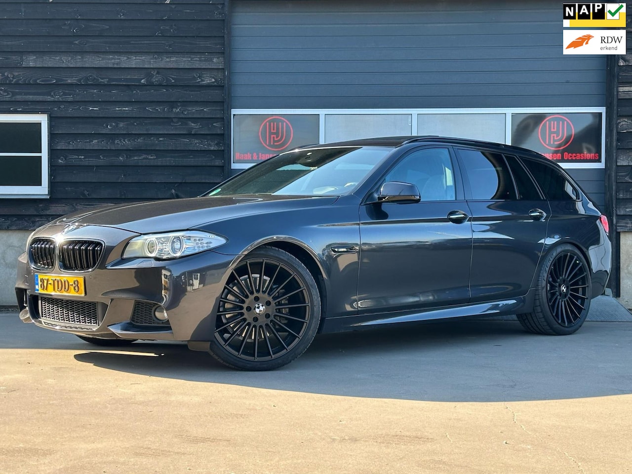 BMW 5-serie Touring - 530d - M-Pakket - Panorama - Leder - AutoWereld.nl