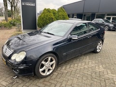 Mercedes-Benz C-klasse - 200 K Sportcoupe NAPas Automaat Panorama dak / Climat / Afn.Trek