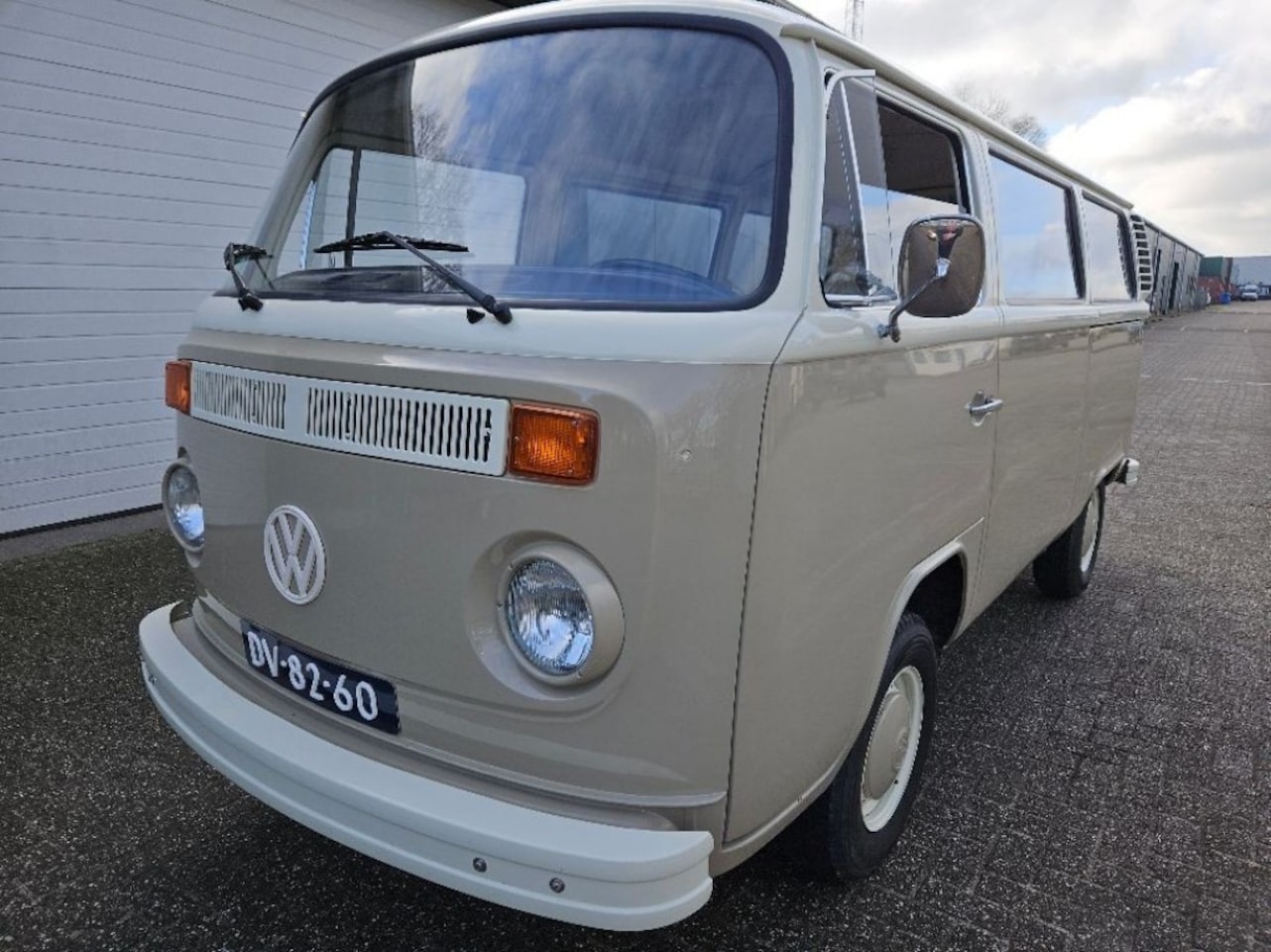 Volkswagen T2 - 9 peroons - AutoWereld.nl