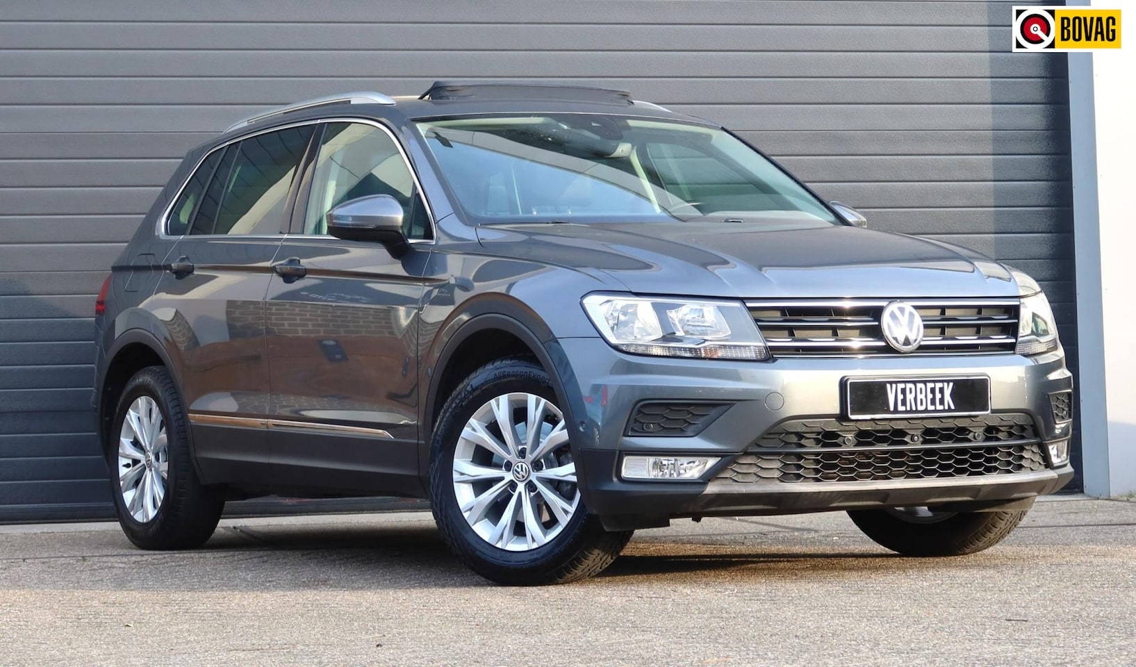 Volkswagen Tiguan - 1.4 TSI Comfortline Business Pano/Leder/360/PDC - AutoWereld.nl