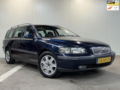 Volvo V70 - 2.4 T Comfort Line Automaat APK tot 12-2025