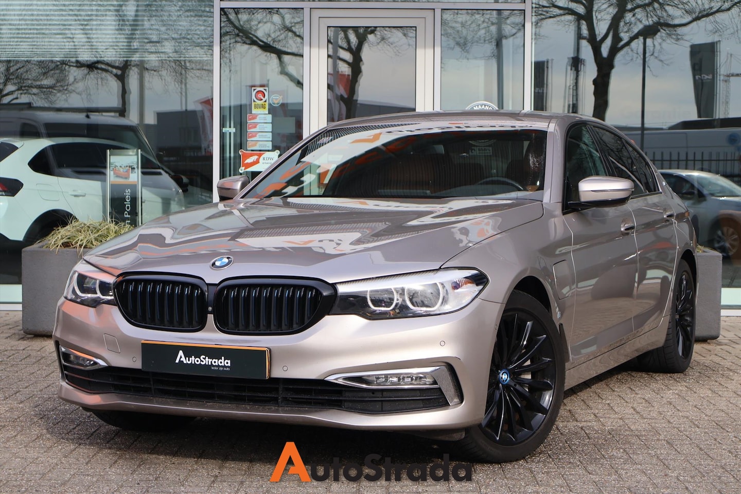 BMW 5-serie - (g30) 530e iPerformance 252pk Aut | Stoelventilatie | 360 Camera | Navi | Leder | Sfeer | - AutoWereld.nl