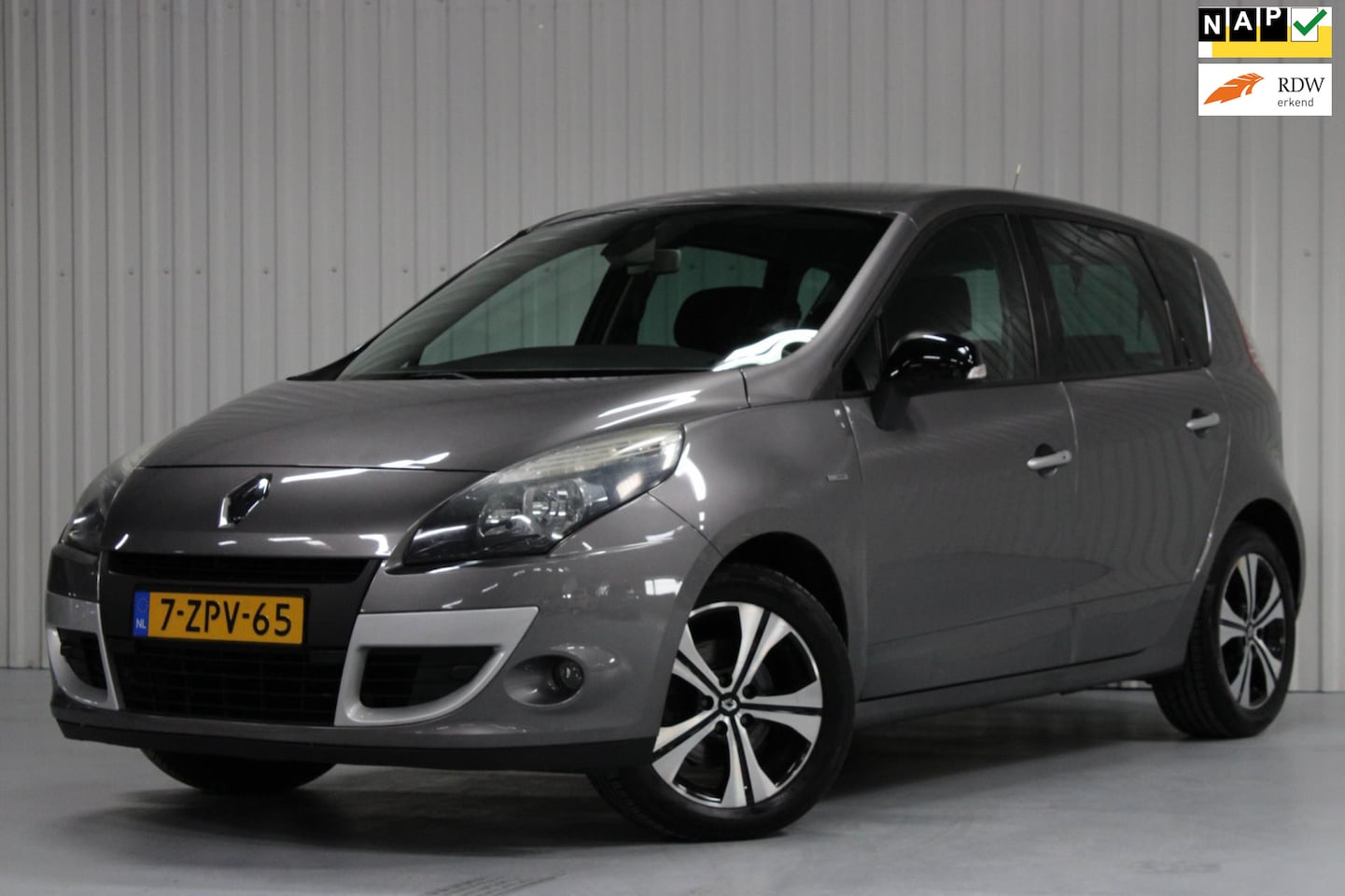 Renault Scénic - 2.0 BOSE 2.0 Bose - AutoWereld.nl