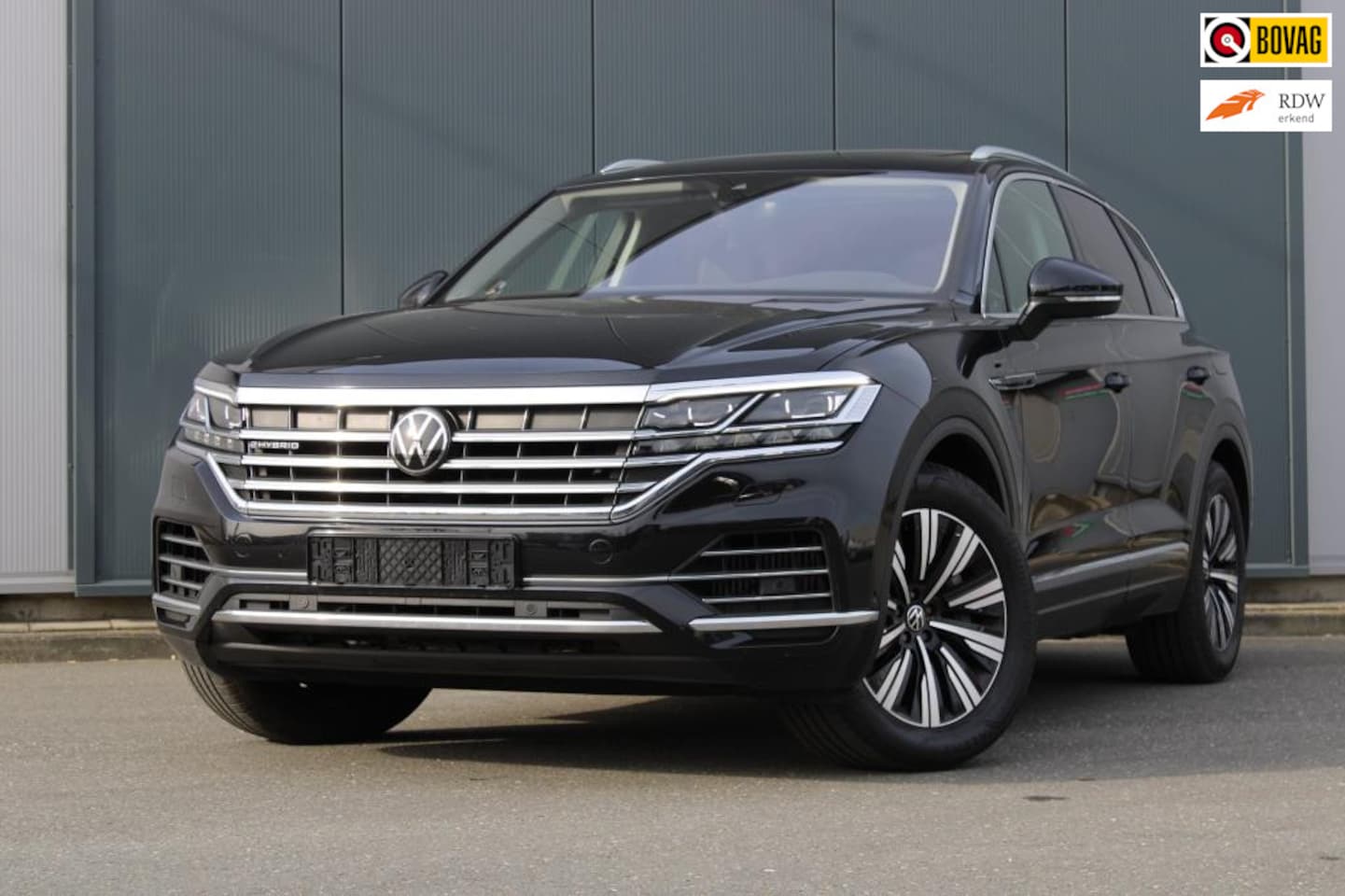 Volkswagen Touareg - 3.0 TSi eHybrid 4MOTION 3.0 TSi eHybrid 4MOTION, BTW, Elegance, Pano, Lederen bekleding, Luchtvering - AutoWereld.nl