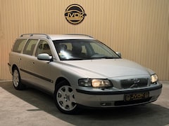 Volvo V70 - 2.4 Comfort Line LEDER / TREKHAAK / CAMERA / NIEUWE APK /