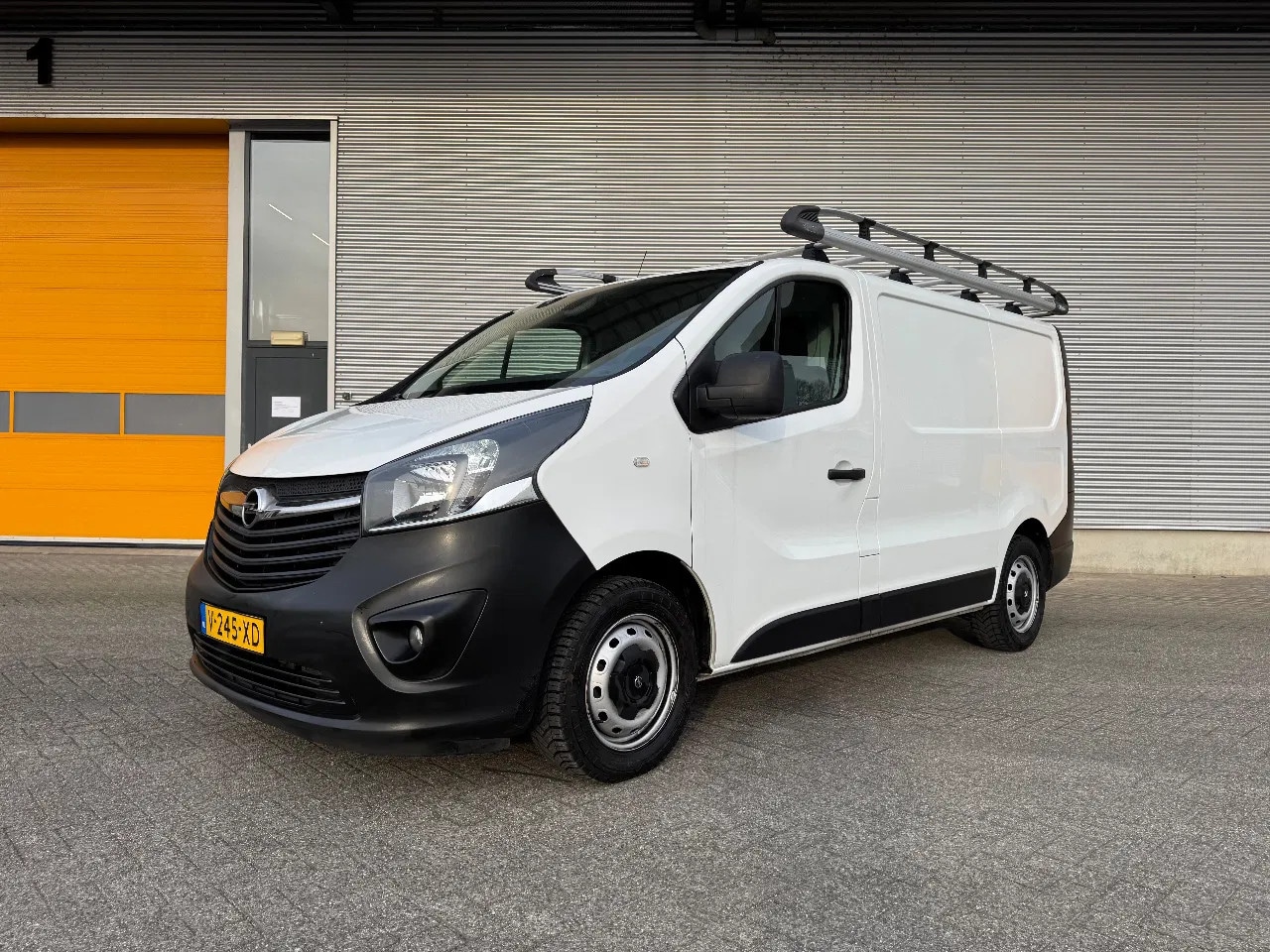 Opel Vivaro - 1.6 CDTI L1H1 Sport EcoFlex Imperiaal/Trekhaak/Navi/Camera/Kast - AutoWereld.nl