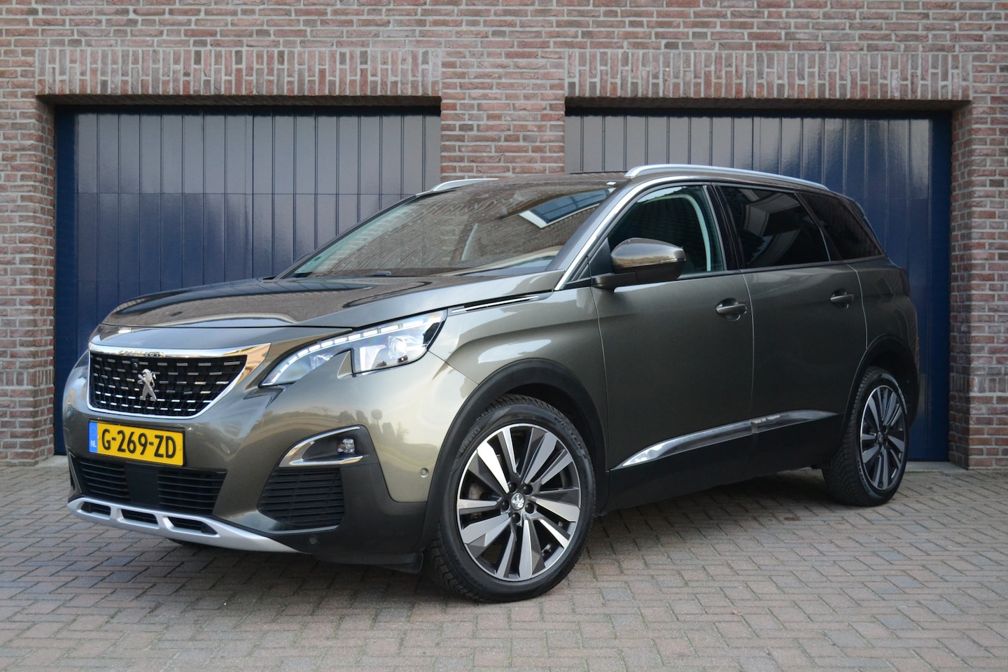 Peugeot 5008 - 1.2 PureTech Automaat Premium | Keyless | LED | Camera | Carplay/Android Auto - AutoWereld.nl