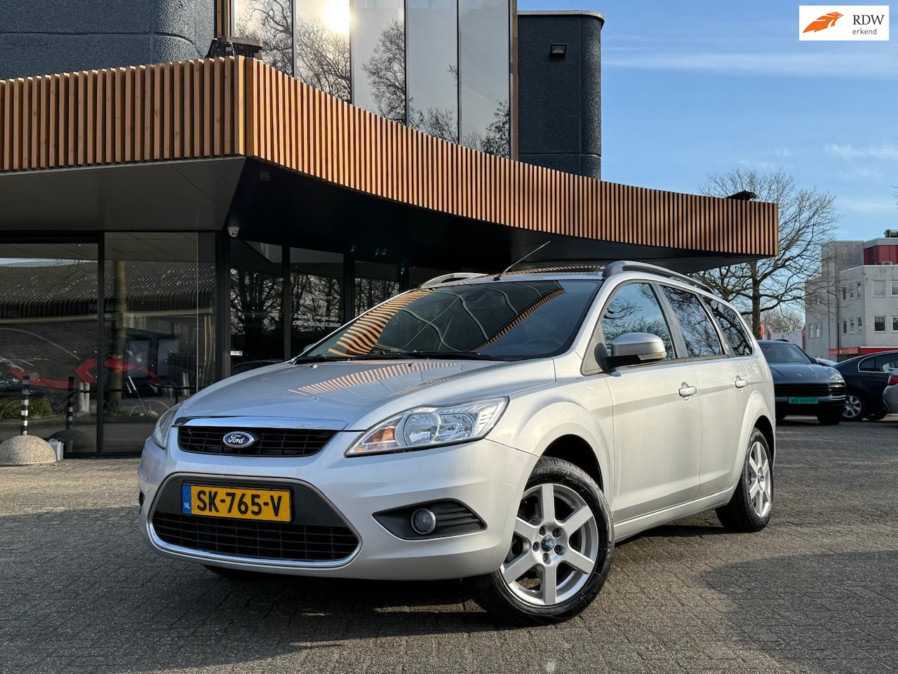 Ford Focus Wagon - 1.6 Titanium/Schuifdak/Stoelverwarming/Trekhaak/Navi/Clima/ - AutoWereld.nl