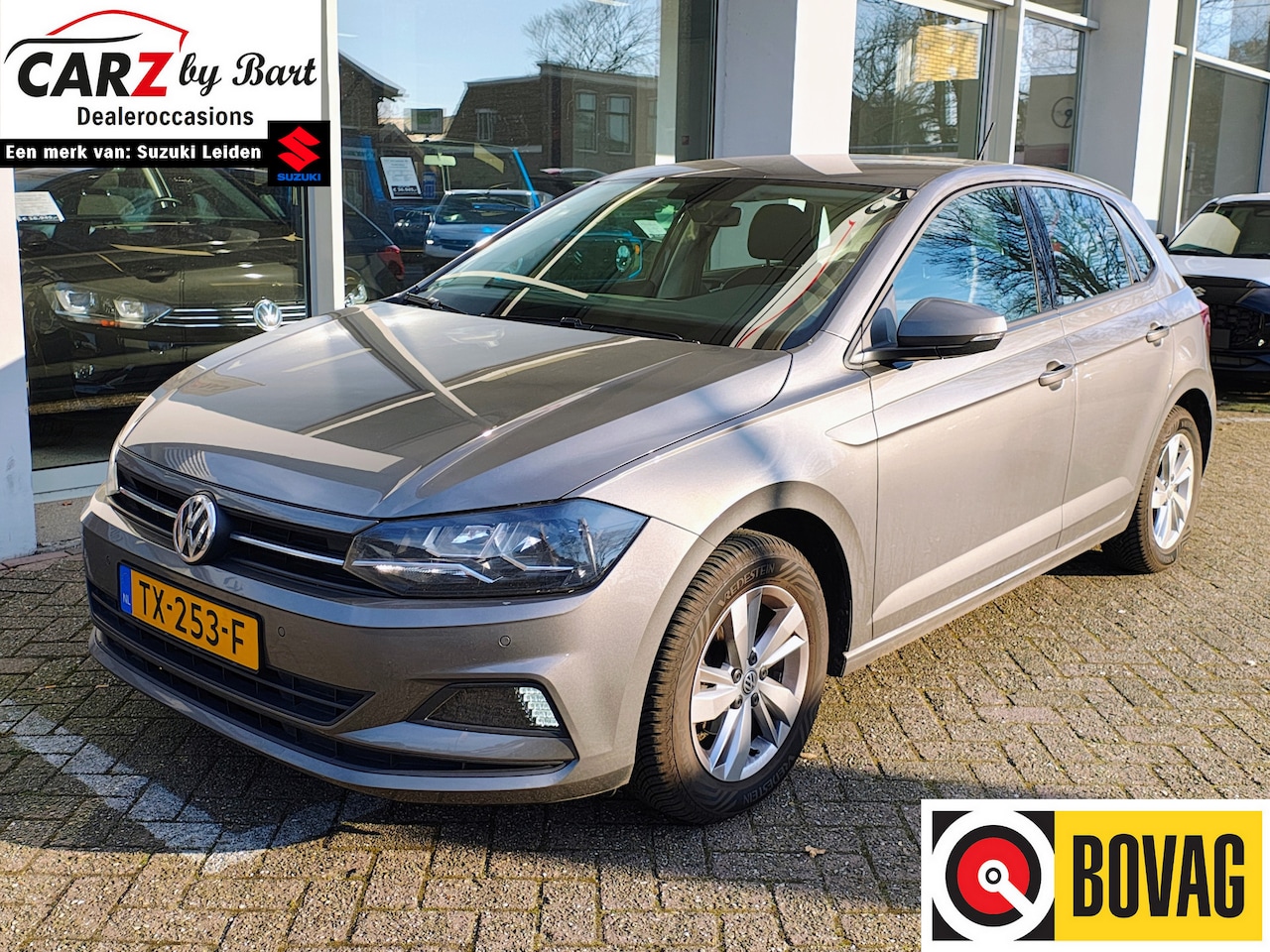 Volkswagen Polo - 1.0 TSI COMFORTLINE BUSINESS DSG Clima | All Seasonbanden | Trekhaak | Navi - AutoWereld.nl