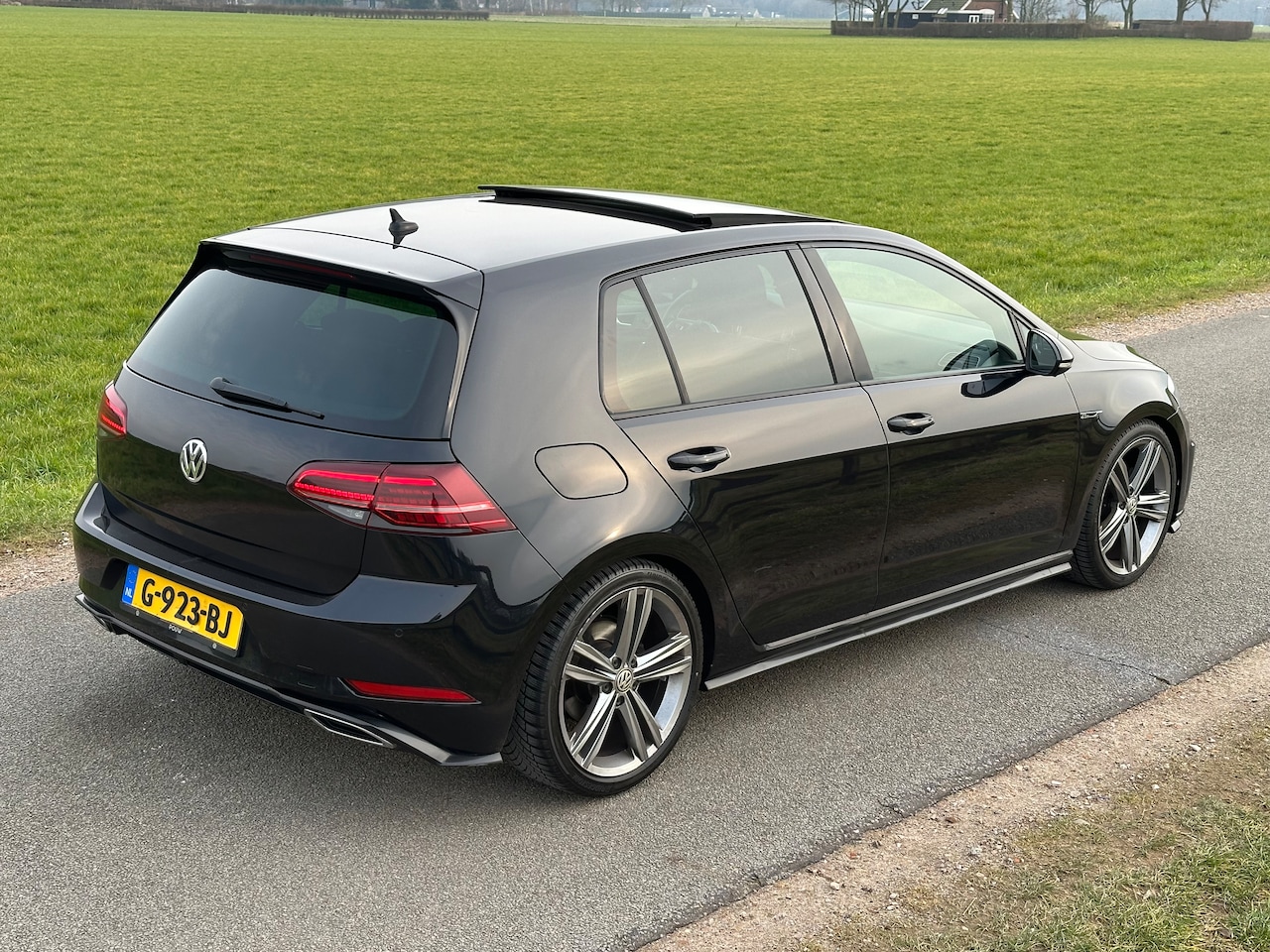 Volkswagen Golf - 1.5 TSI Highline Business R 150pk | 7-DSG | Panorama | LED | Virtual dash | Afn. Trekh | Camera - AutoWereld.nl