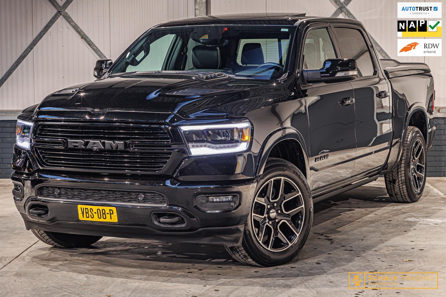 Dodge Ram 1500 - 5.7 V8 4x4 Crew Cab Laramie|H&K|XL-navi|Pano - AutoWereld.nl