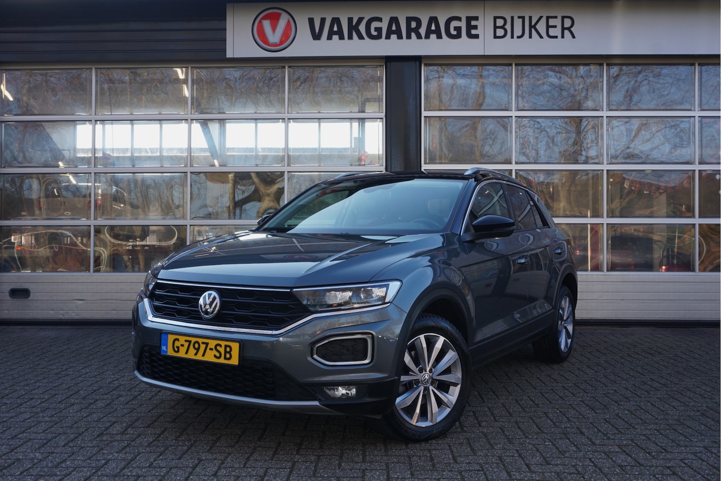 Volkswagen T-Roc - 1.5 TSI Sport met trekhaak! - AutoWereld.nl