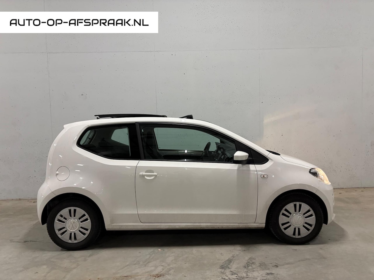 Volkswagen Up! - 1.0 high up! Navi Pano Stoelverw. ACC - AutoWereld.nl