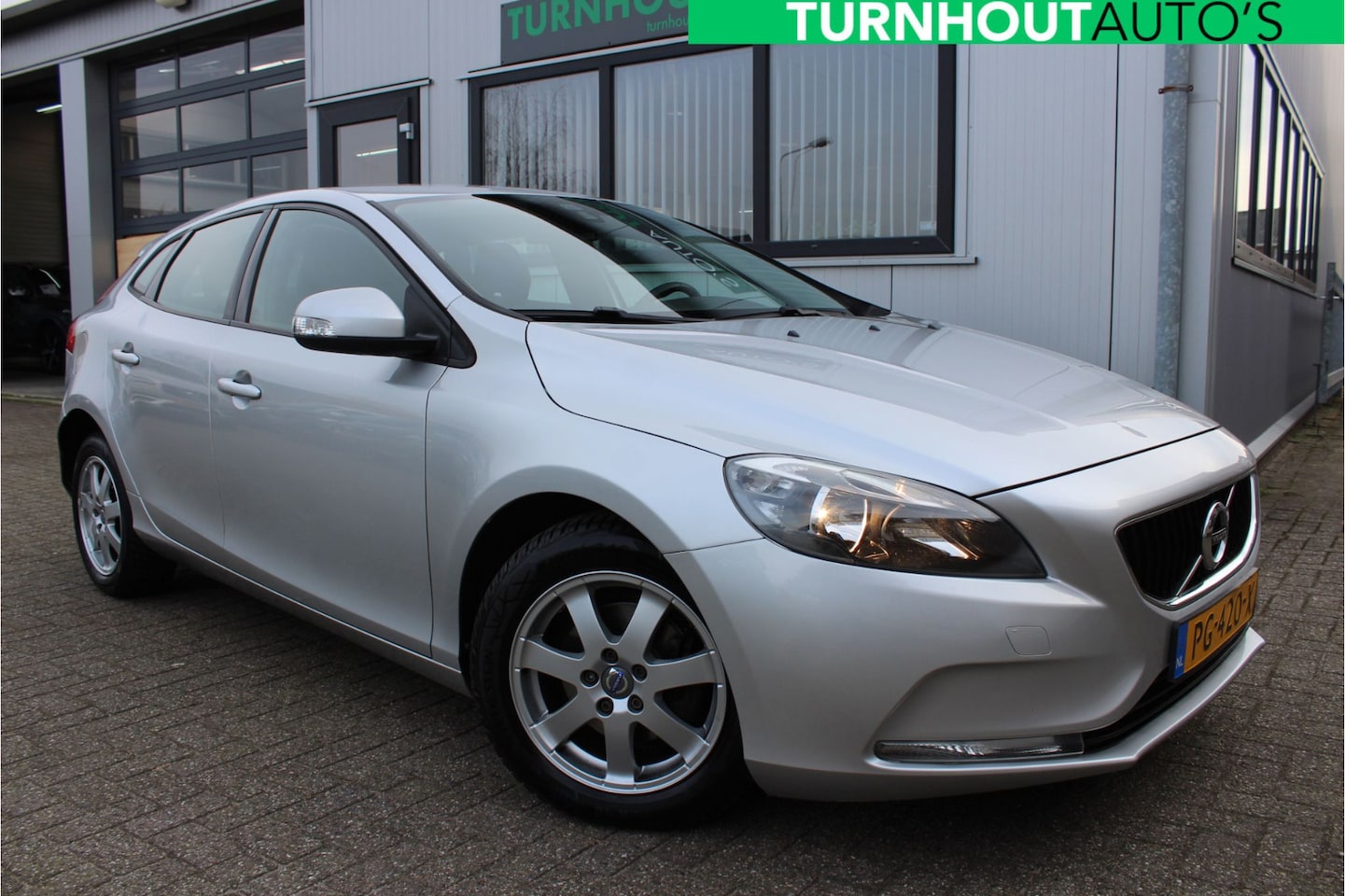 Volvo V40 - 2.0 D2 Momentum Navigatie | City Safety - AutoWereld.nl