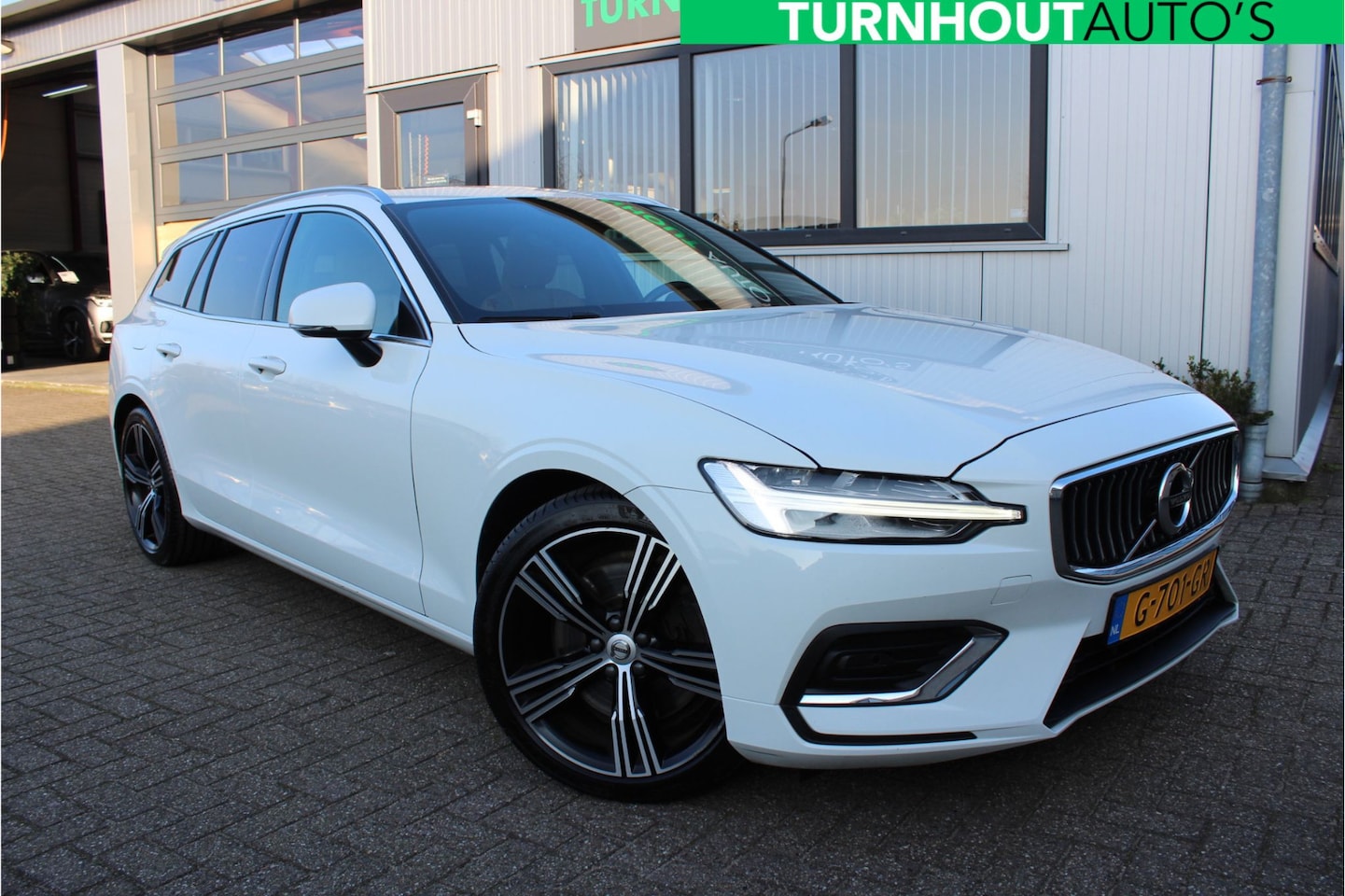 Volvo V60 - 2.0 T5 Inscription Panoramadak | Luxury Line | Camera - AutoWereld.nl