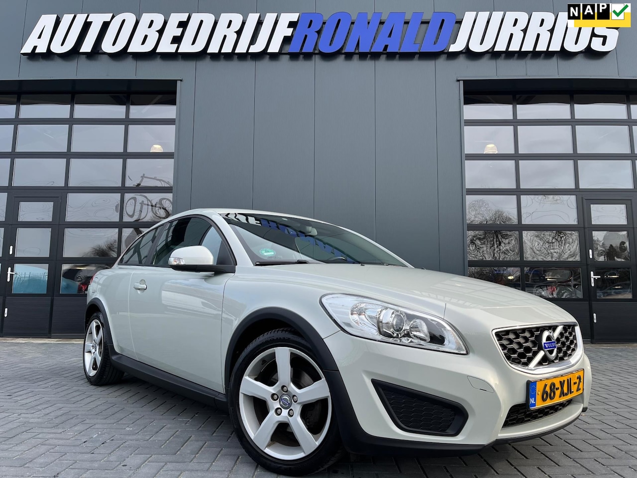 Volvo C30 - 1.6 D2 R-Design NL.Auto/Navigatie/Cruise-control/17Inch/2De Eigenaar/Goed onderhouden - AutoWereld.nl