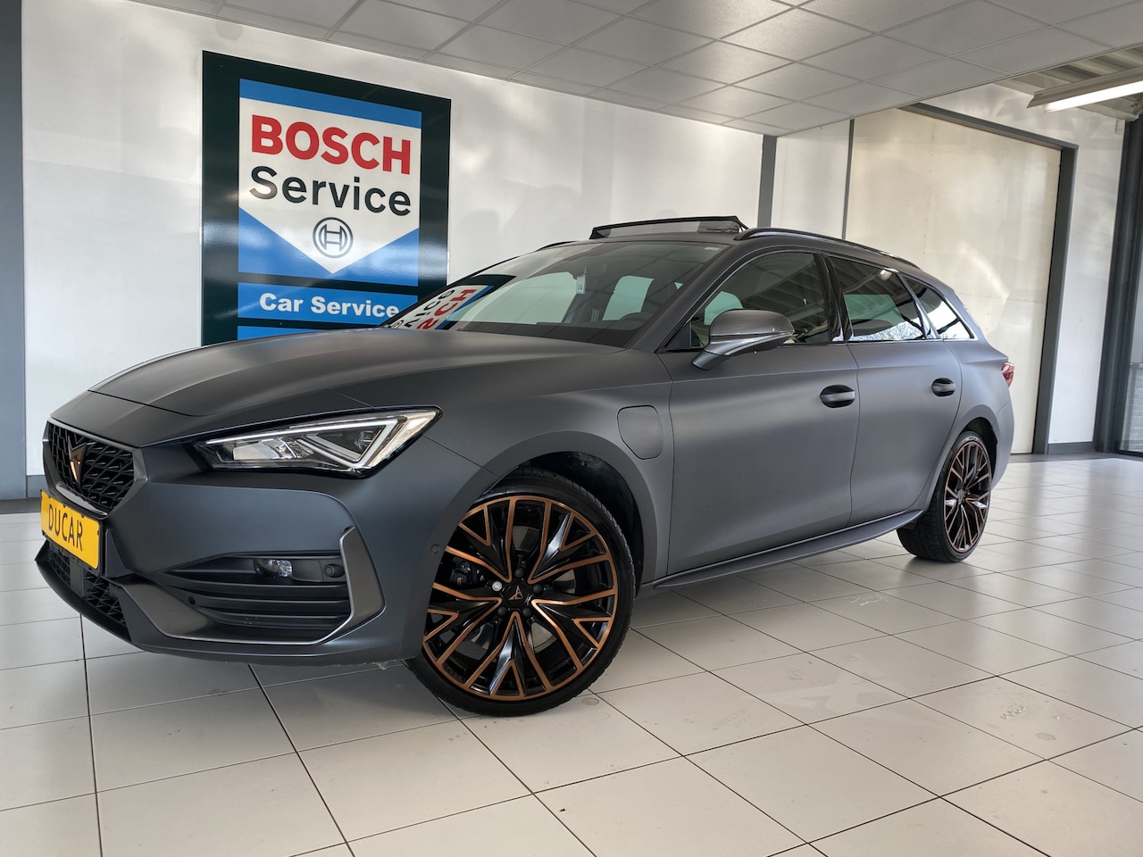 CUPRA Leon Sportstourer - 1.4 e-Hybrid VZ Copper Edition Panoramdak /  Camera / Leer/stof   / Apple carplay/ android - AutoWereld.nl