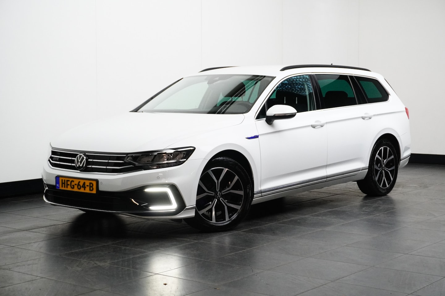 Volkswagen Passat Variant - 1.4 TSI PHEV GTE Business | Zwenkbare Trekhaak | Carplay | Stoelverwarming - AutoWereld.nl