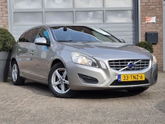 Volvo V60 - 1.6 T4 Momentum AUTOMAAT. Trekhaak