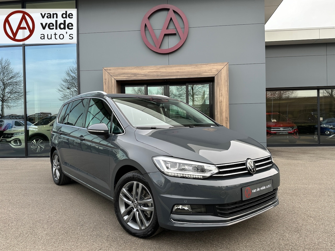 Volkswagen Touran - 1.5 TSI 150pk DSG Highline 7-persoons | Dode hoek | Virtual cockpit | Navi | Rijklaar incl - AutoWereld.nl