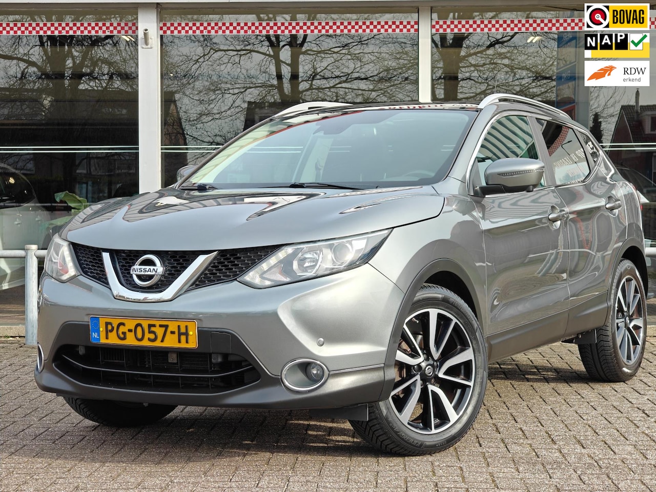 Nissan Qashqai - 1.2 N-Connecta | Automaat | Panoramadak | 360 camera | Cruise control | Airco | Trekhaak - AutoWereld.nl