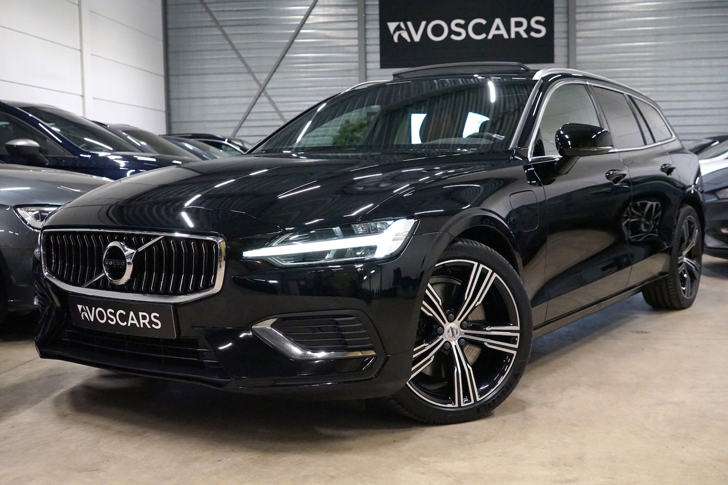 Volvo V60 - 2.0 T8 Twin Engine AWD Inscription 303PK * Pano - Leder - Head Up - Harman Kardon - Camera - AutoWereld.nl