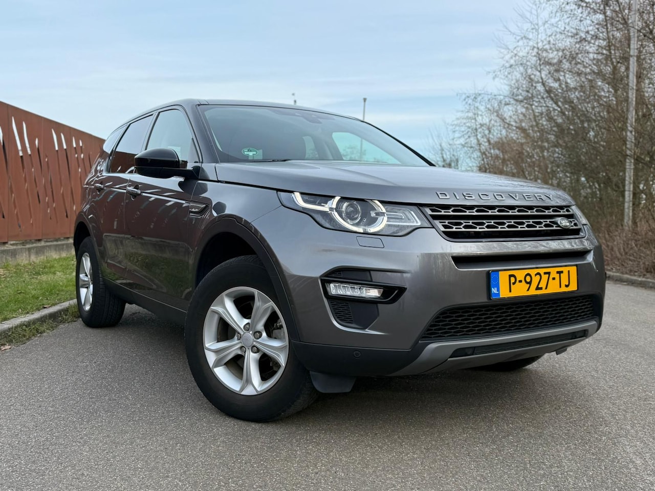 Land Rover Discovery Sport - 2.0 SI4 240pk 4WD AUT 5p. Pure - AutoWereld.nl