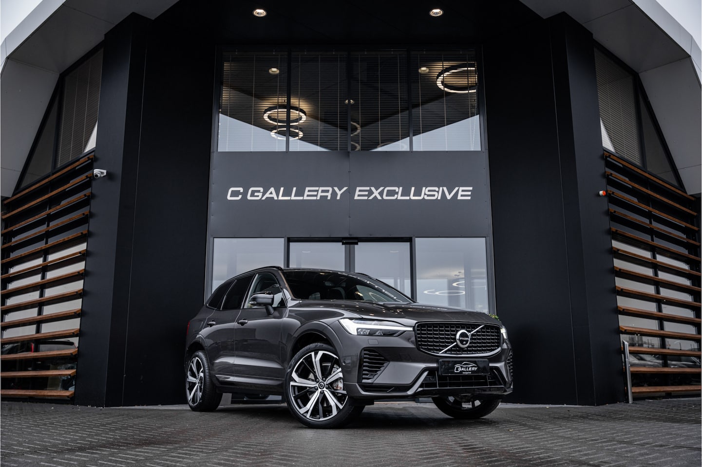 Volvo XC60 - 2.0 T6 Plug-in hybrid AWD R-Design - Panorama l HUD l Memory l Camera l H/Kardon - AutoWereld.nl