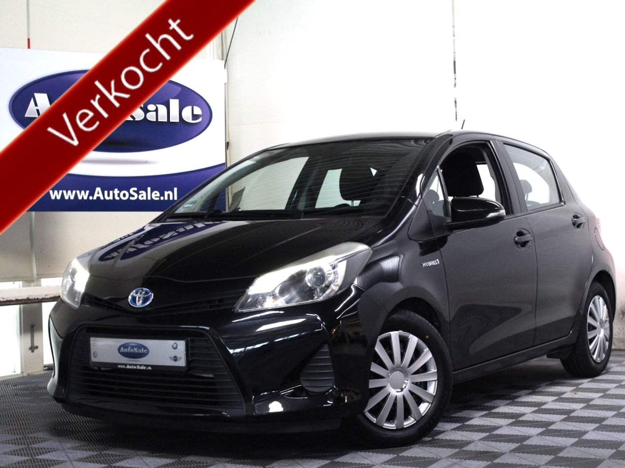 Toyota Yaris - 1.5 Full Hybrid Comfort NAVI BT CAMERA CLIMA '14 - AutoWereld.nl