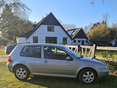 Volkswagen Golf - 1.6-16V