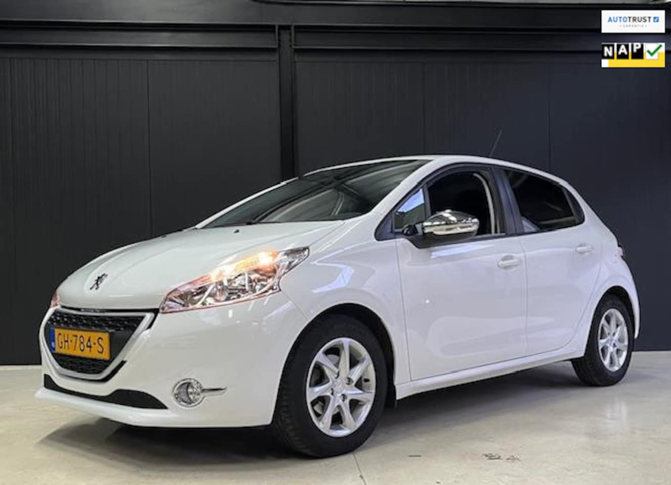 Peugeot 208 - 1.2 PureTech Style/NL auto/Dealer onderhouden/Navigatie/Cruise control/Airco - AutoWereld.nl