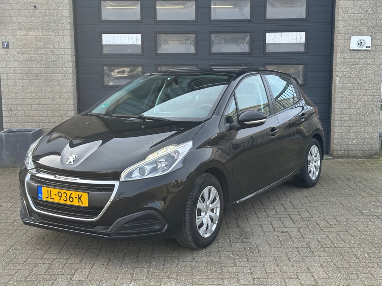 Peugeot 208 - 1.2 PureTech Active / LED / Dealer onderhouden / Airco / Electrische Spiegels & Ramen - AutoWereld.nl