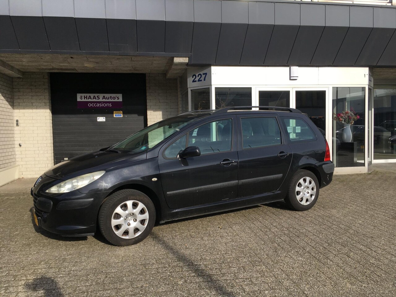 Peugeot 307 Break - 1.4-16V XR / AIRCO / CRUISE / APK OKTOBER 2025 - AutoWereld.nl