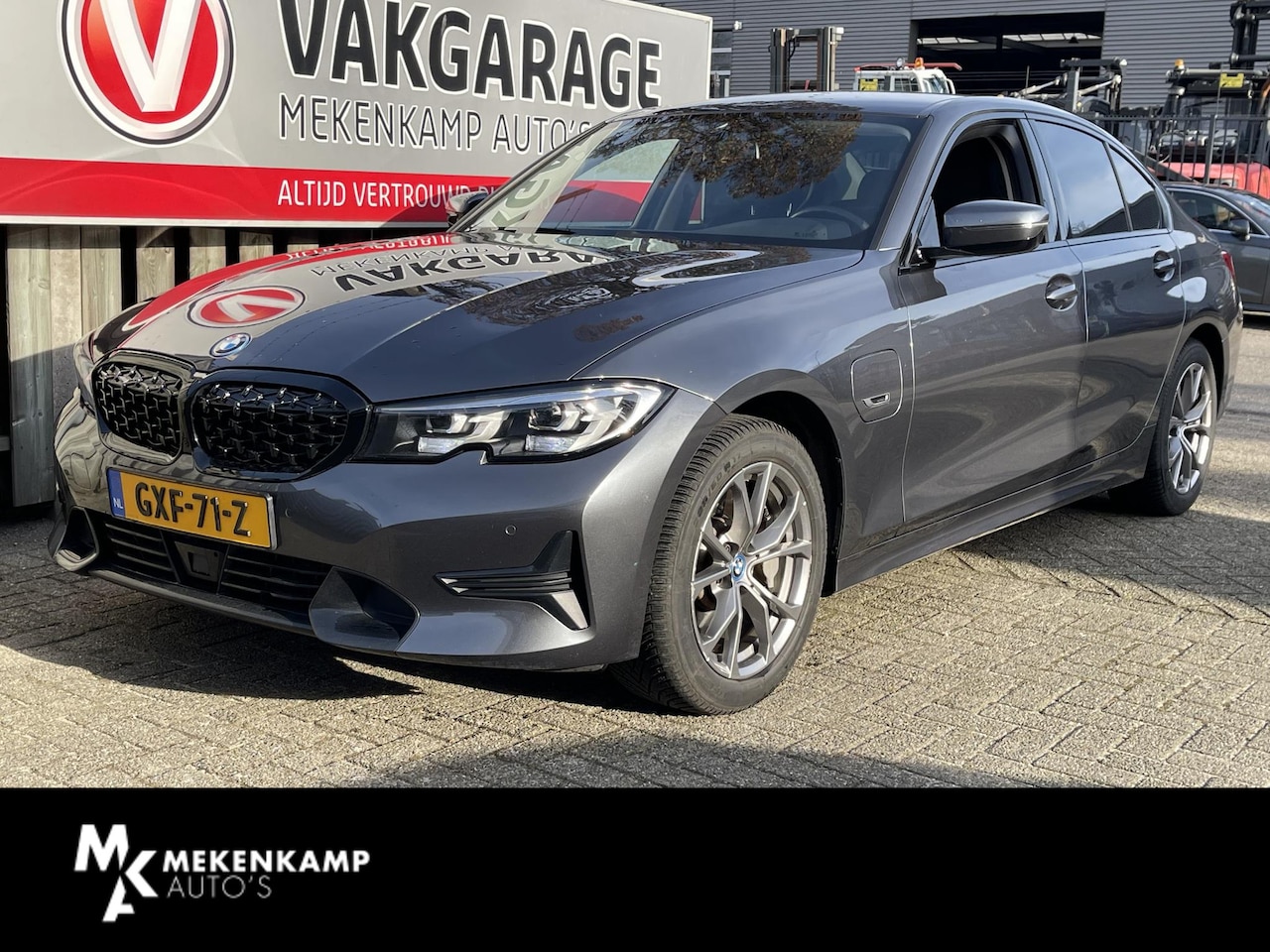 BMW 3-serie - 330e Sport Line 17"/Trekhaak/Adaptieve cruise/Stuur + stoelverwarming/PDC v+a/Sportstoelen - AutoWereld.nl