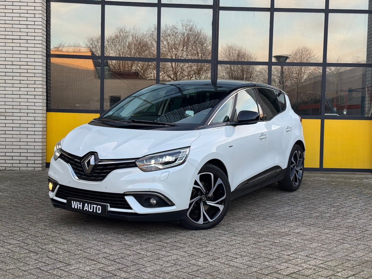 Renault Scénic - 160PK automaat, Trekhaak 1.800kg trekgewicht , Böse geluid, stoelverwarming & groot scherm - AutoWereld.nl