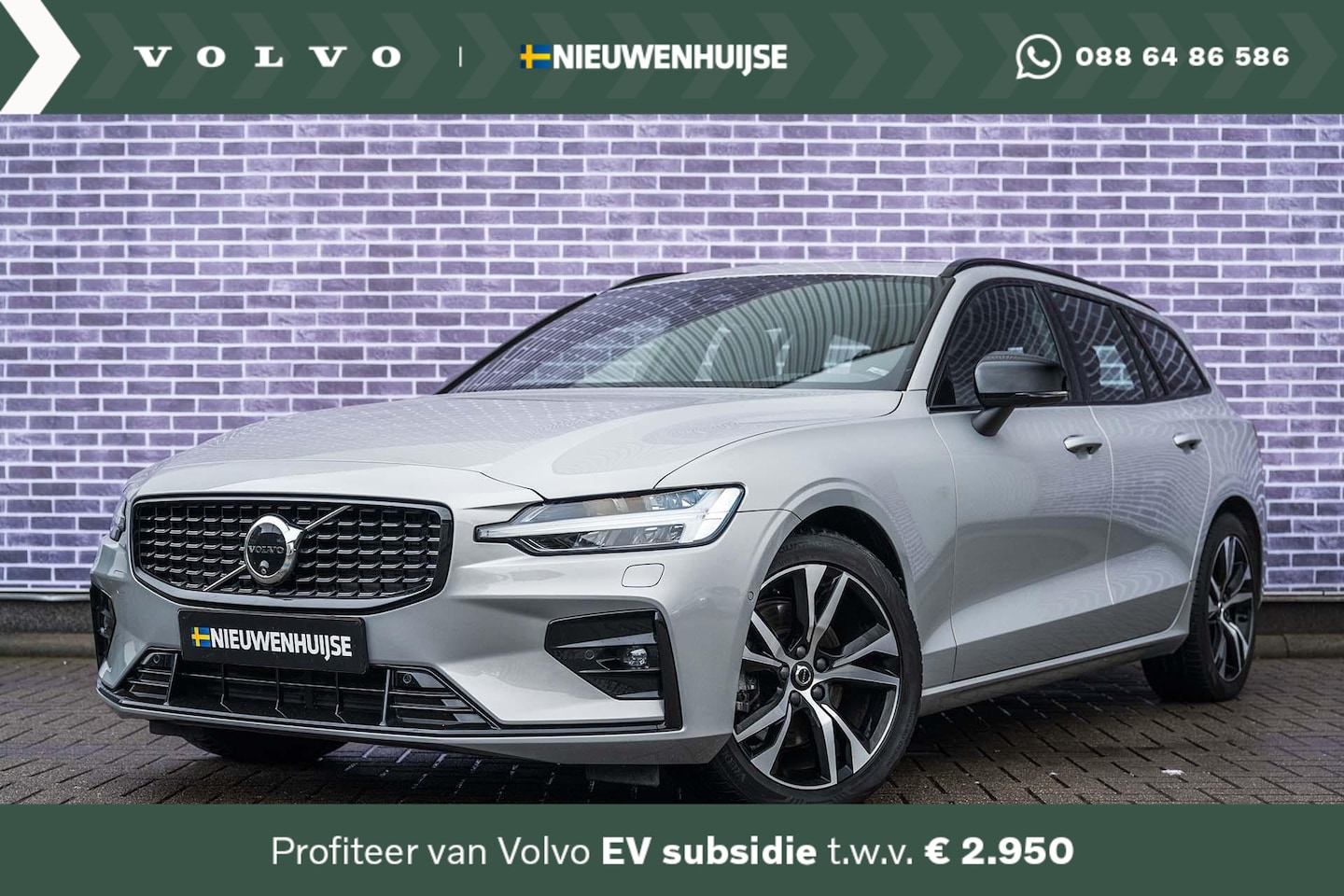 Volvo V60 - B3 Plus Dark | Trekhaak | Elektr. Panoramadak | Parkeerverwarming | Verwarmbare voorruit | - AutoWereld.nl