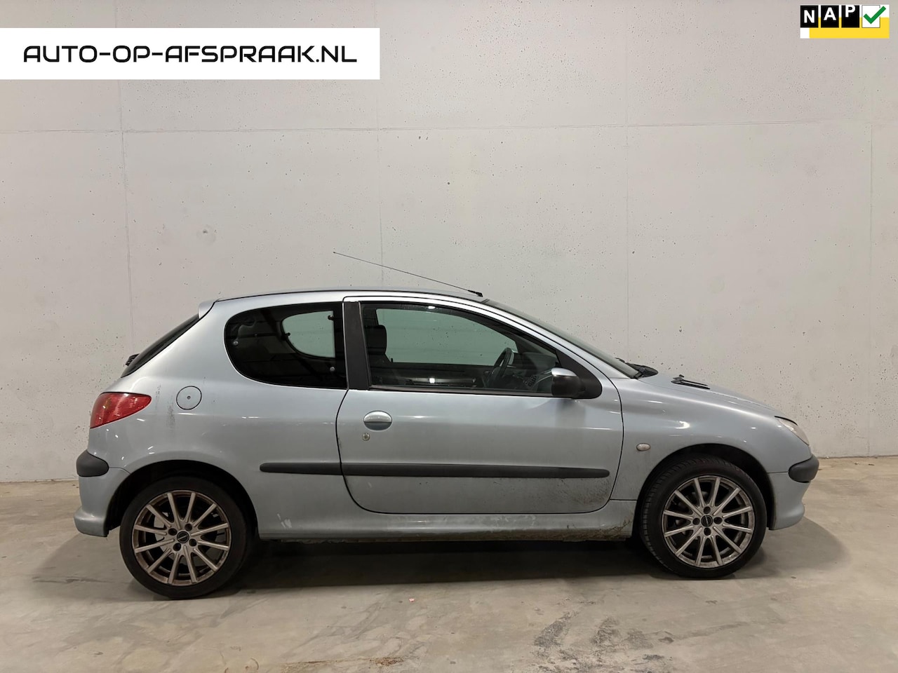 Peugeot 206 - 1.4 Air-line 3drs. Airco APK NAP - AutoWereld.nl