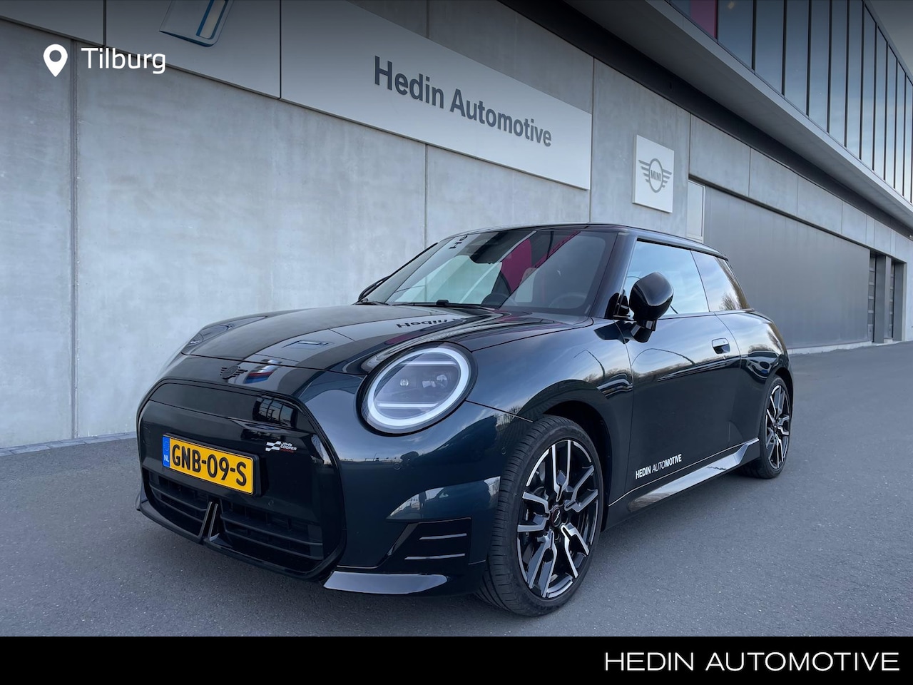 MINI John Cooper Works - Mini E Cooper M 40.7 kWh | Pakket M | Panoramadak | Head-up Display | Verwarmde Stoelen | - AutoWereld.nl