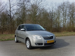 Skoda Fabia - 1.4-16V Tour . 5 Drs . Airco . Cruiscontrol . Elec ramen en spiegels . 86 PK . enz enz