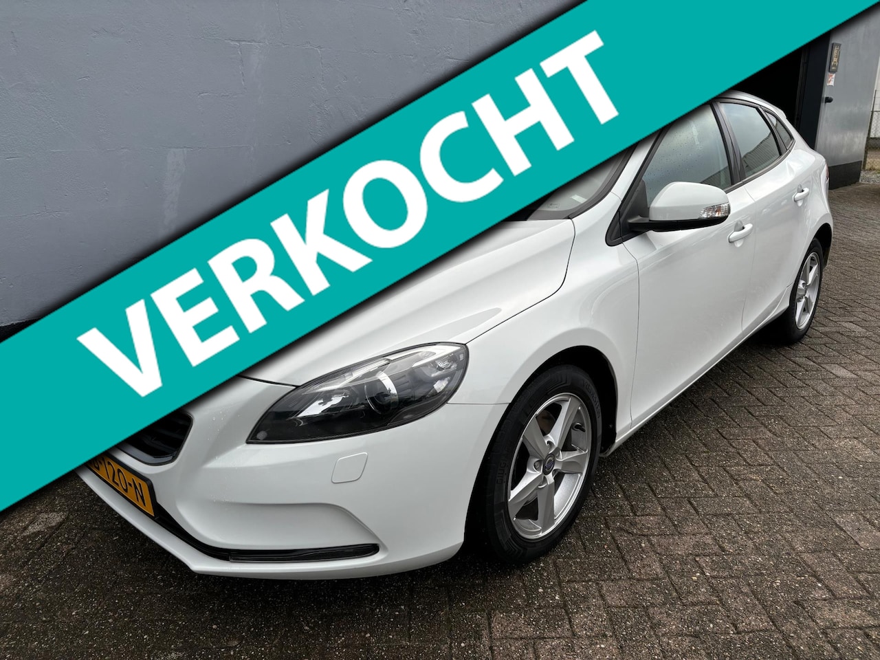 Volvo V40 - 1.6 T2 Summum - Cruise Control - Navigatie - AutoWereld.nl