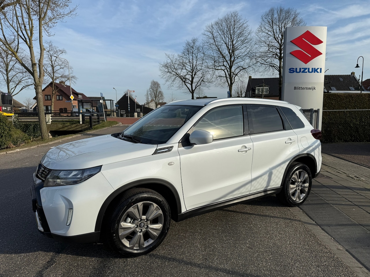 Suzuki Vitara - 1.4 Boosterjet Select Smart Hybrid 2025 MODEL // 1500 kilo trekgewicht // Nieuwstaat // Ri - AutoWereld.nl