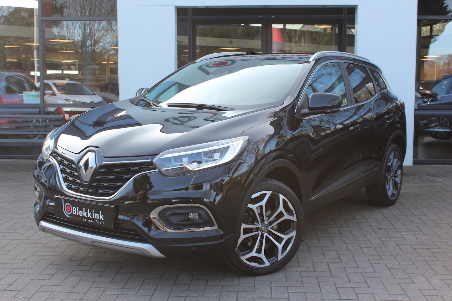 Renault Kadjar - 1.3 TCe Limited 140 pk Navigatie, Clima, Stoelverw., 19"LMV, Apple Carplay, Camera - AutoWereld.nl