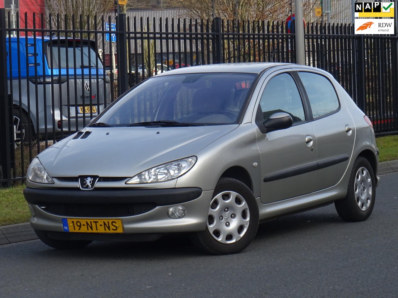 Peugeot 206 - 1.6-16V Gentry 5DRS NAP/CLIMA/APK 03-2026 - AutoWereld.nl